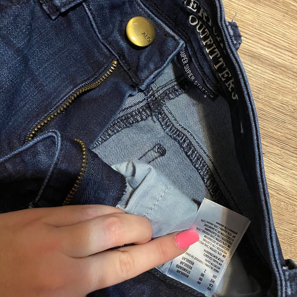 WOMENS AMERICAN EAGLE JEANS